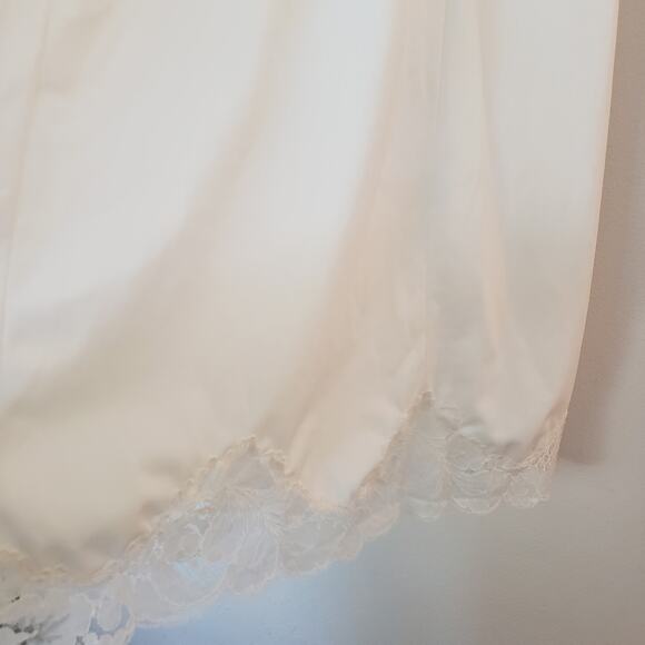 Vintage Nylon Slip Chemise with Lace 36 - Picture 7 of 10